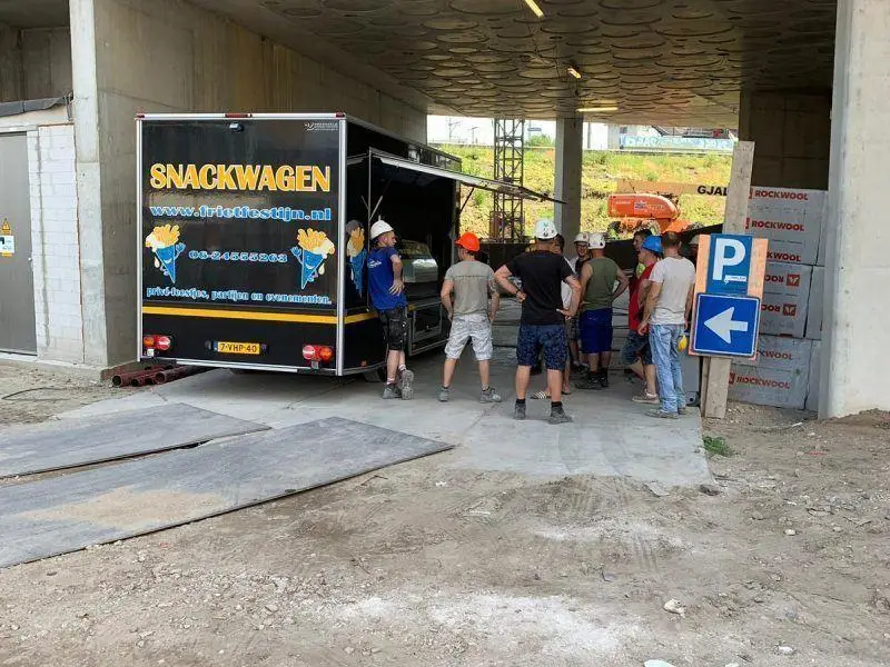 Frietfestijn - Frietwagen huren op de bouw