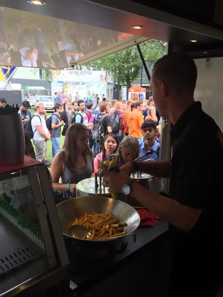 https://frietfestijn.nl/wp-content/uploads/2023/01/frietfestijn-snackwagen-huren-1.jpeg